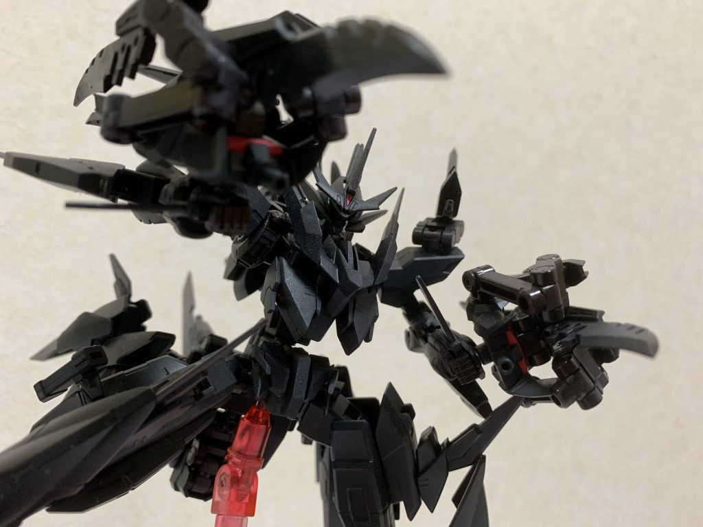 コンバットナイフ
膝に収納されてるナイフ。