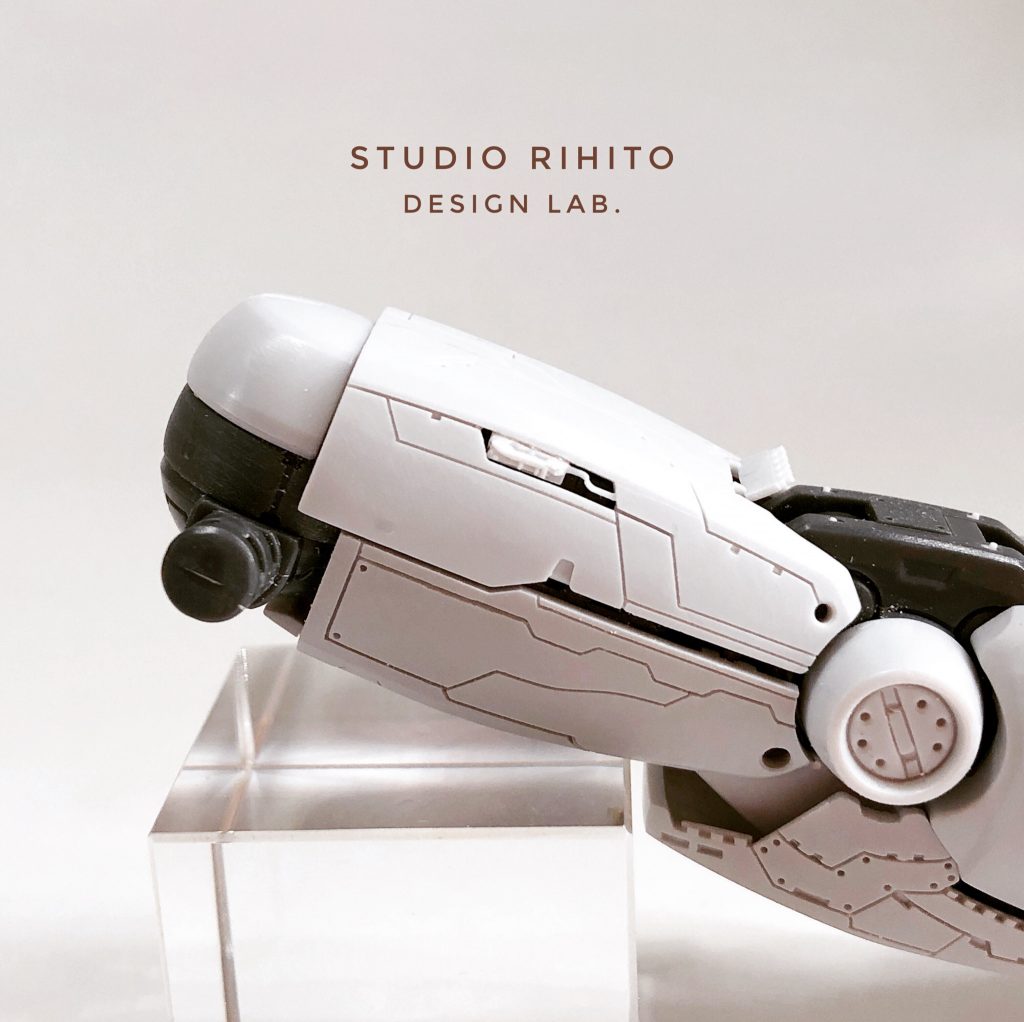 アムロが父、テム・レイから渡されたあのガンダムの性能向上のパーツらしき形状のディテールを内股に仕込んでみる。。。