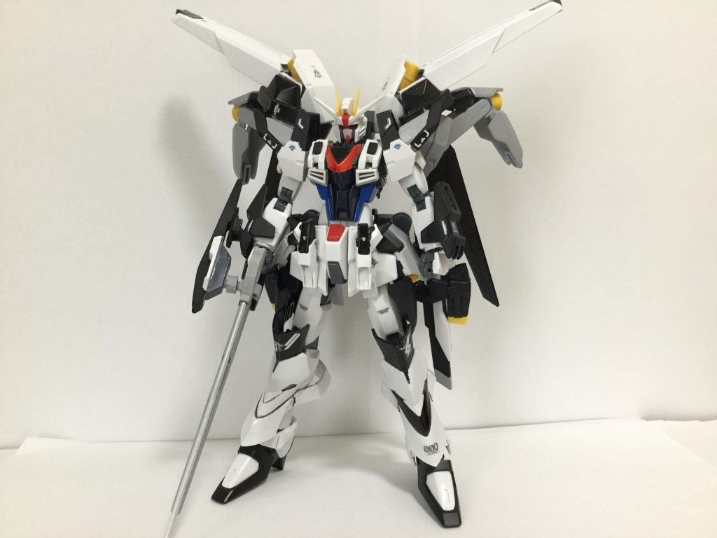 ハイマットモード
バックパックの翼をガラッと変えてダッシュユニットをバックパックに装備させました。
本来の装備である、ビーム砲は廃止し、ダッシュユニットの先端に連射性能に優れたビーム砲を設置