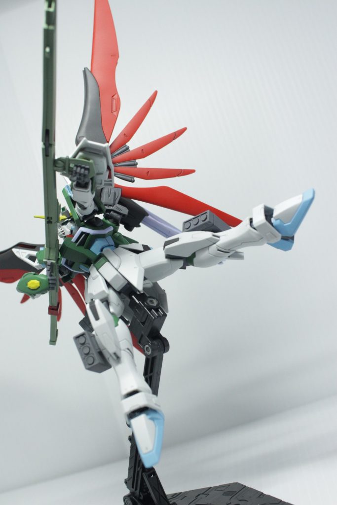 アクションポーズ。
可動範囲はすごいのにポージングセンスが足りなくて活かしきれてないのが悔しい。もっとポテンシャルあるはずなんだ…