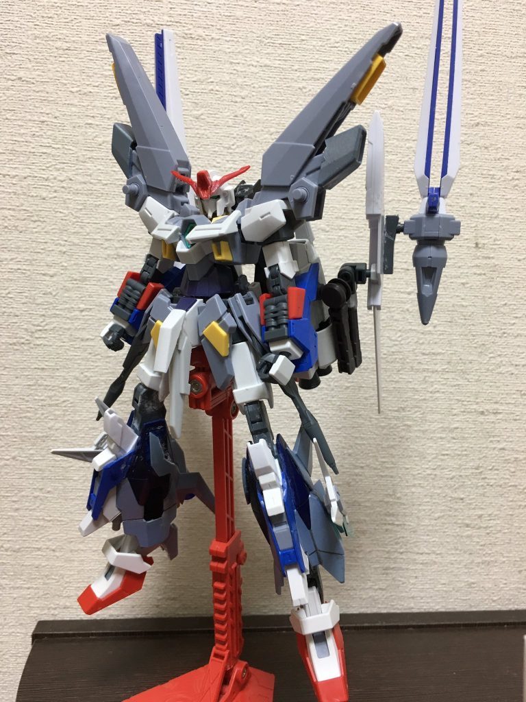 サフを吹く前の状態
素立ちがカッコよく決まるように各部を調整したりなどの細かい変更をしたりしました
この後サフを吹いて各部マスキングして色分けました！

この機体は缶スプレーによる全塗装なので、マスキングには本当に骨が折れました😅マステも馬鹿みたいに使って気の遠くなる作業でした､､､

多くの方がご存知とは思いますが、再投稿になります！今回のガンスタさんの可変機タグに何としてもこいつと乗り込みたかったので、写真の一部変更、余計な文章の省略を行いました！

よろしければ評価お願い致します🙇‍♂️