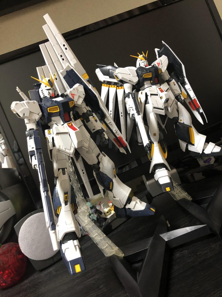 作業工程ではありませんが、νガンダムとの比較画像を^^;