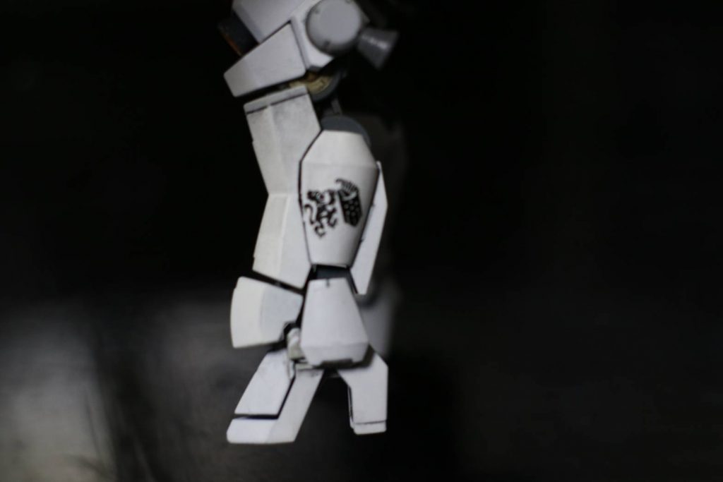 脚部にもコクピット上部同様にGHのマークを入れています。