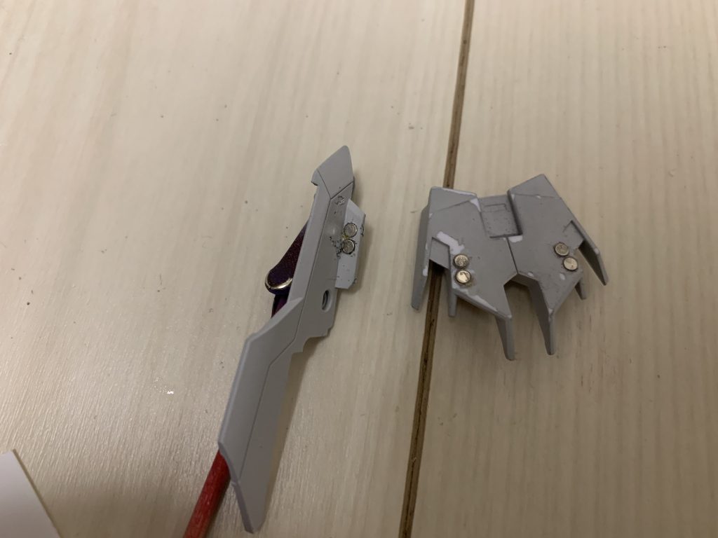 加工自体は難しいことは何もしてません
腰にファンネルラック付け替えた時の図