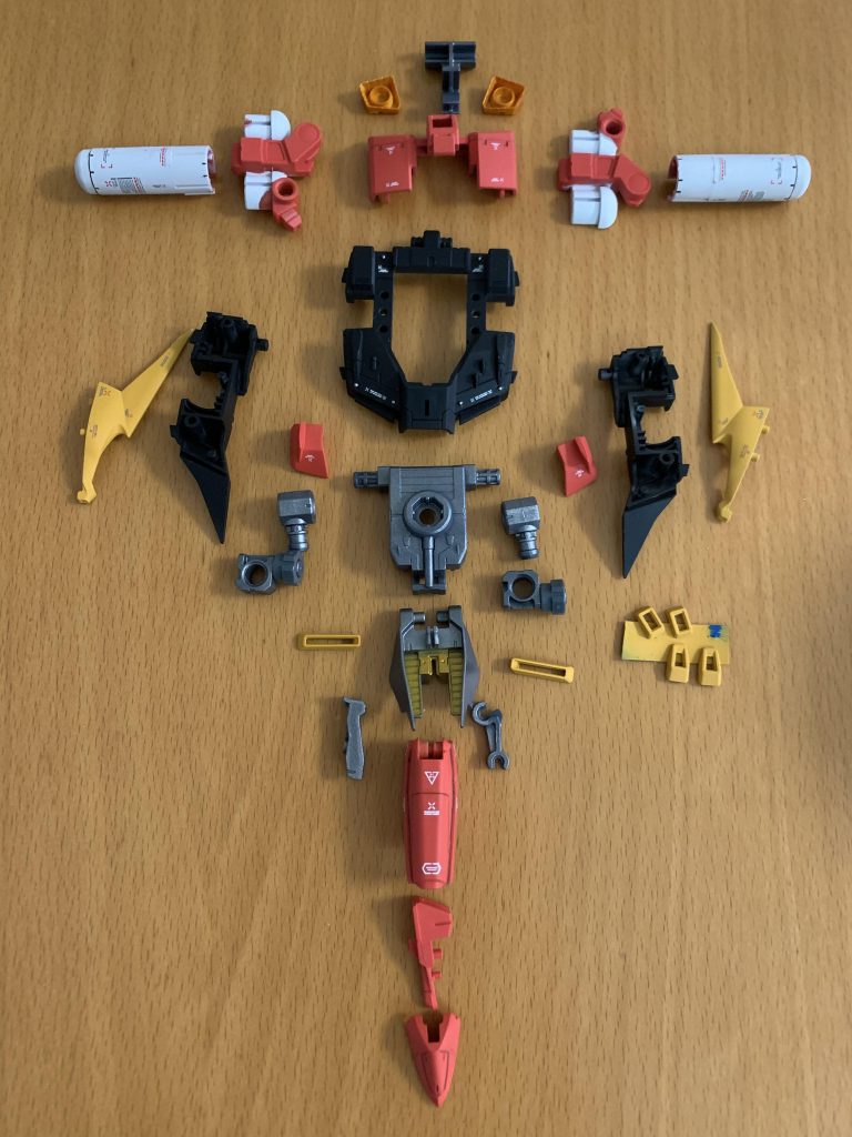 部位ごとにパーツを並べて、さぁ組み立てだっ！て瞬間も好きですね。