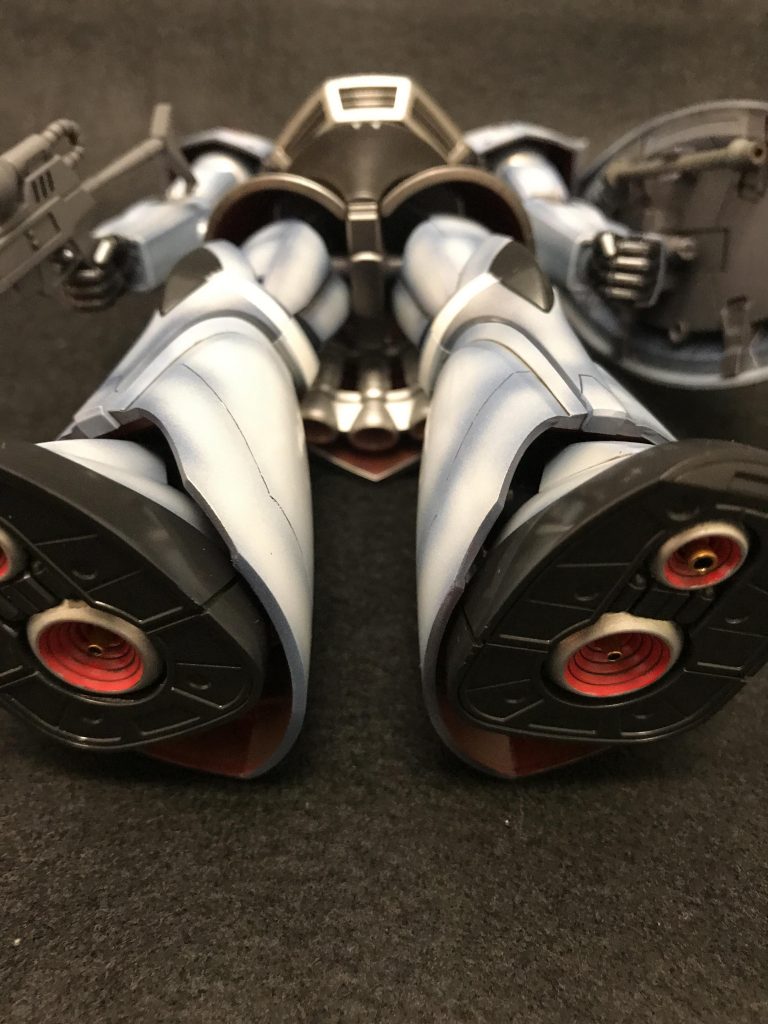 肩アーマー裏、スカート内部、膝下のフレアの内側を赤で筆塗り。ヤンキーの学ランの如し
(*^ω^*)