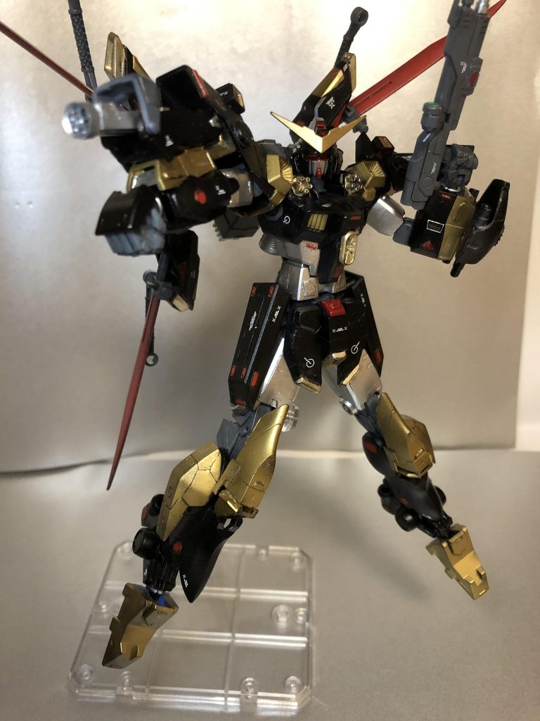 ## 腕部ガトリング
プレバン品天ギナの余剰パーツ(つまりミナのパーツは全部余剰になる)。
爪部分を切り飛ばして引き出し式のガトリングガンに早変わり。
実弾武器でミサイルの迎撃や牽制など取り回しに優れる。