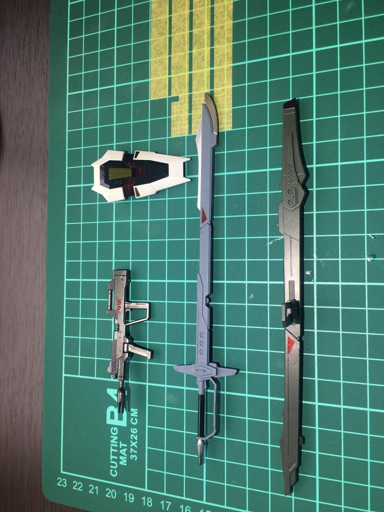 最新のキットだけあってhgではありますが色分けは優秀なので武装類だけでも部分塗装するとより映えると思います(^^)

武装類に限らずRGストフリ同様設定色より暗めに塗装

(ライフルのパーツが一つ抜けてますがそこも部分塗装済みです笑)