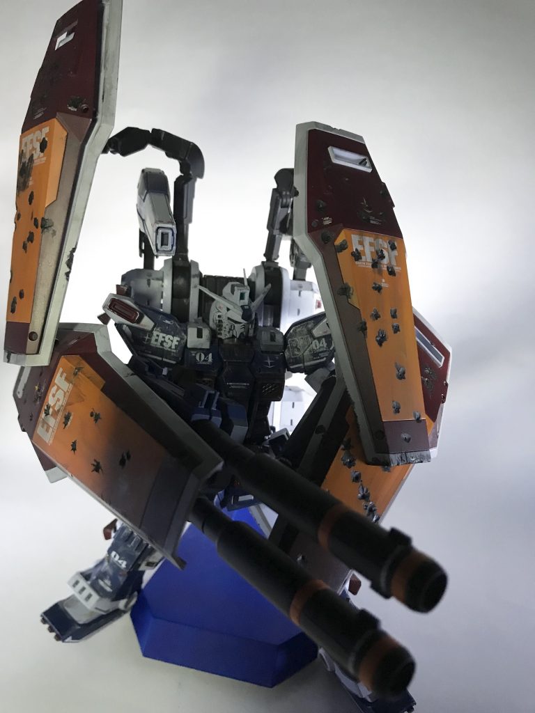 武装がでかくて重いせいでまともなポーズが付けれない（＾ｑ＾）