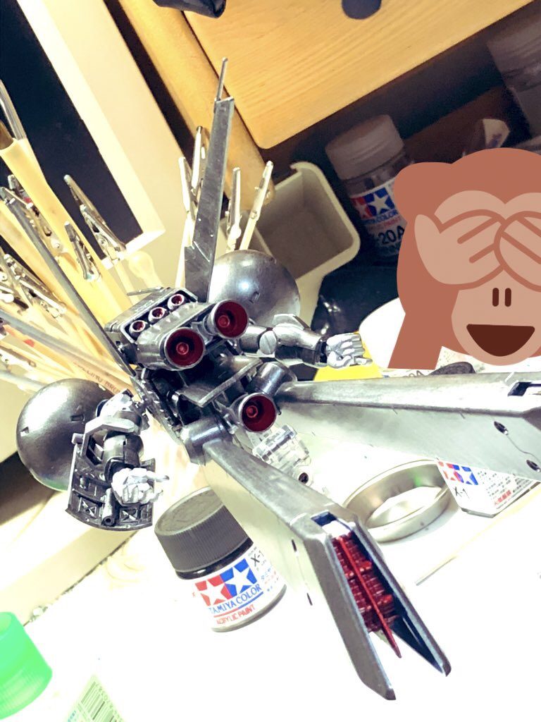 「風でなびいたコイツのスカートの中身はどんなだ?...俺はかなり官能的だと思ったんだがね」
基本、バーニアは赤く濃く塗っています