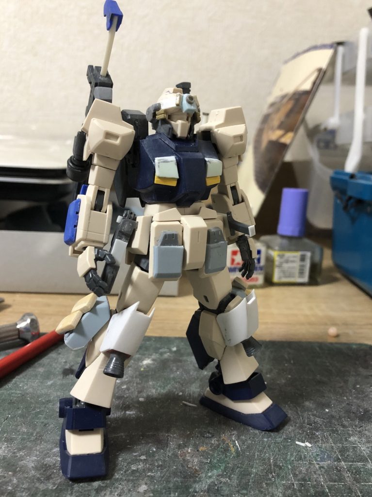 塗装前の段階。
予備弾倉はおゆまるで型を取り、パテで複製しています。