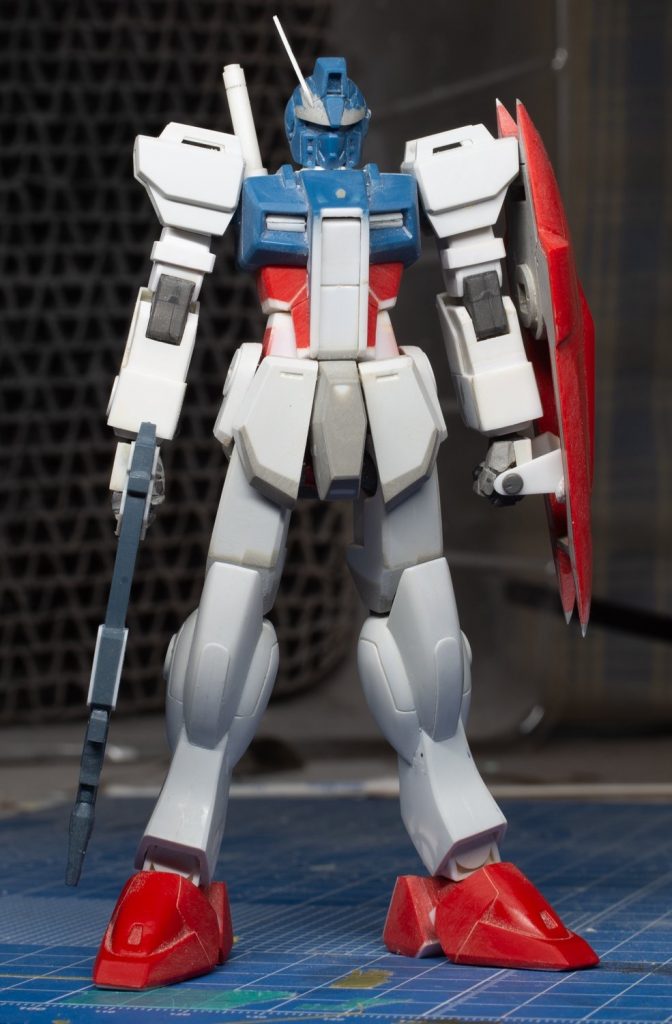 旧HGストライクから流用した部分は
両腕の二の腕から下(芯にしかなってませんが)
腹回り、股関節上部、膝関節です。