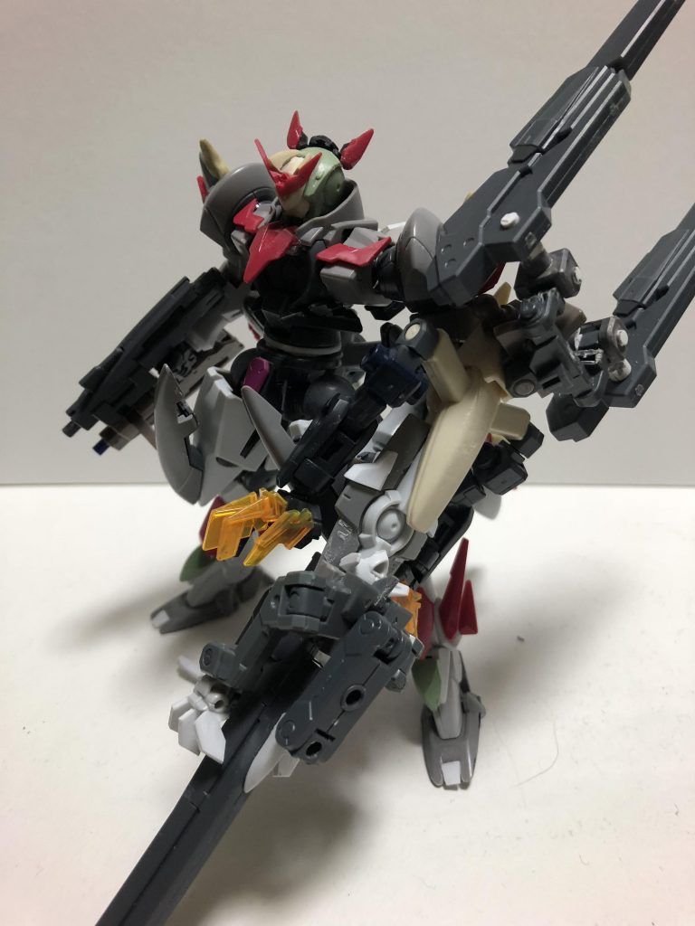 パテ盛ったりして形を整えて、と
ワニの頭がまだできてない、と言うか作るのが面倒で放置していた頃