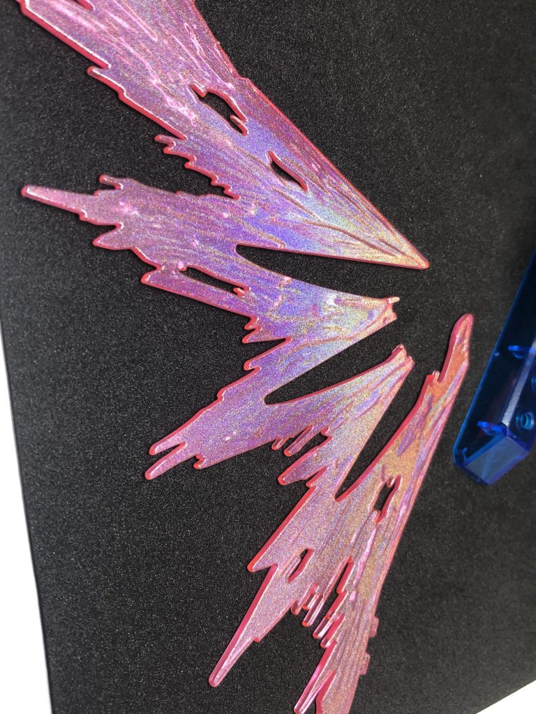 パーツを動かすと面白い具合に光を反射して見え方が変化するので楽しいです。