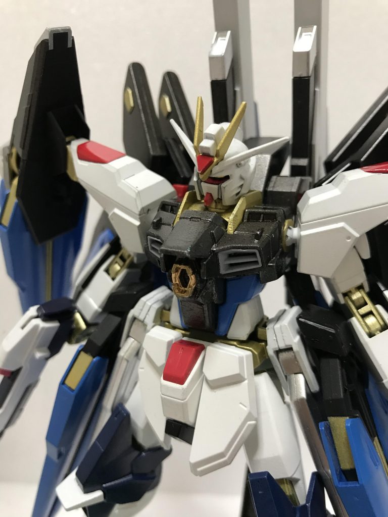 ストフリといえば、胸にある
【MGX-2235 カリドゥス複相ビーム砲】
なのだが、それを改良して作ったのがこの
【MGX-2236 カリドゥス複相ビーム砲Ⅱ】
である
威力を高める為の改修がなされている
(脳内設定)