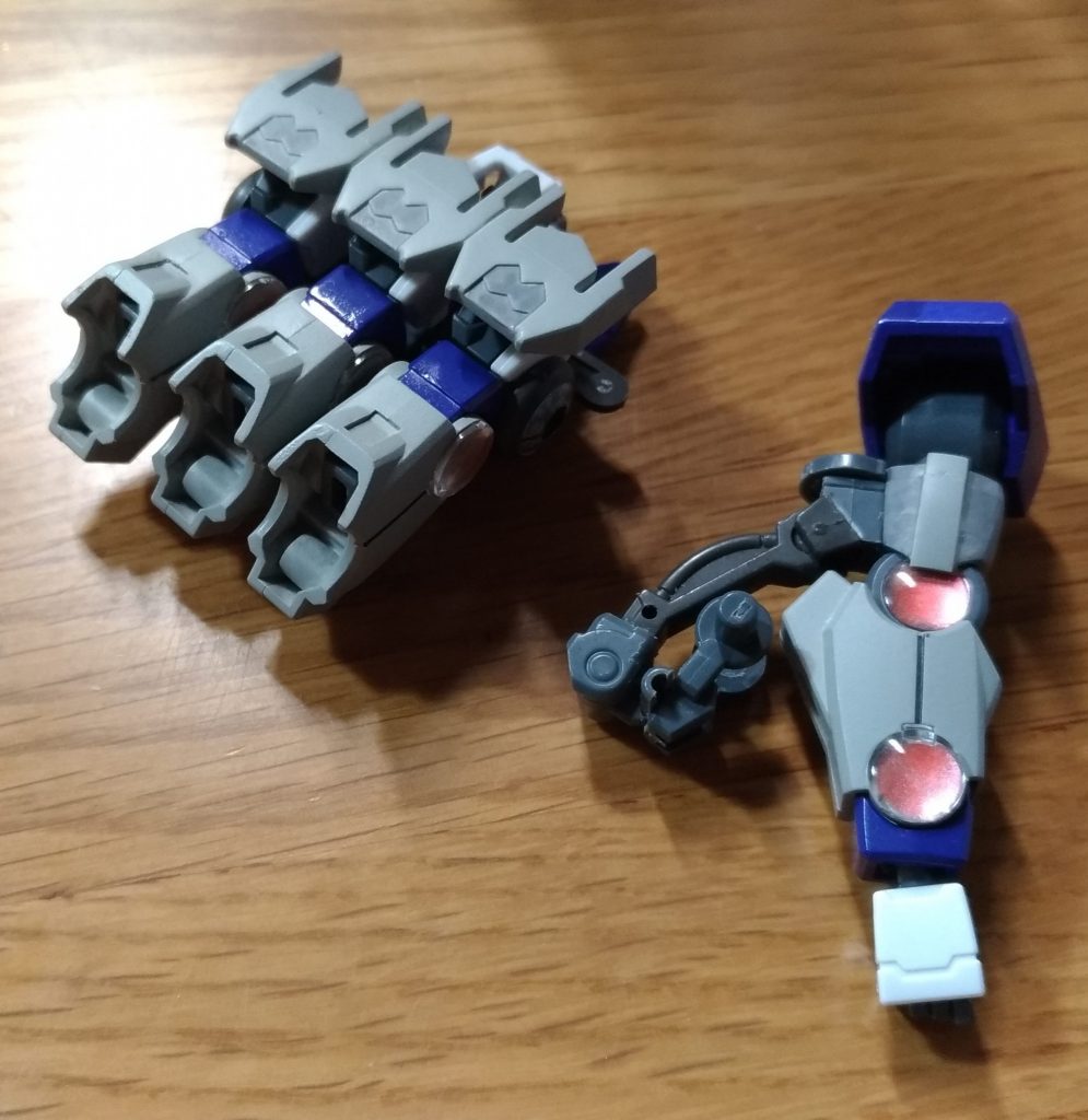 右腕、交換用腕収納状態