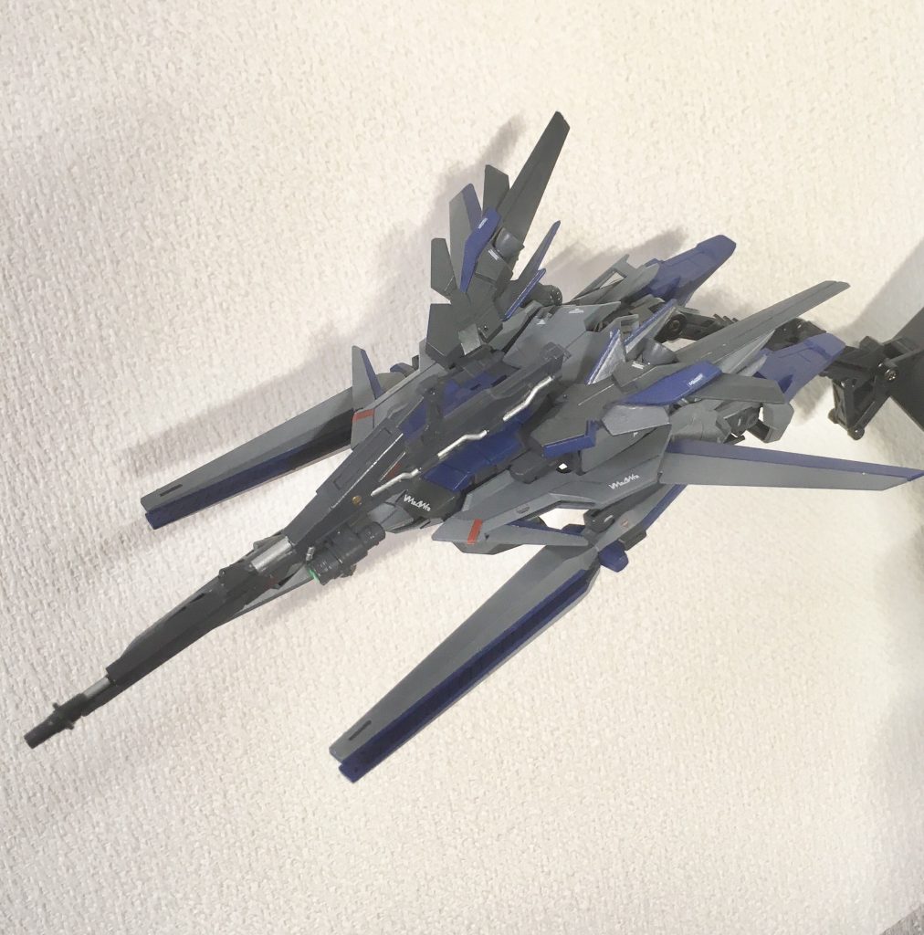「WR形態」
デルタカイのサイドアーマー装備で機動力向上。
当初はデルタプラスの胴体のままにする予定だったのですが、胴体がデルタカイになってるのはWR形態でロングメガバスターを載せたかったから。
接続穴が丸とかならピンバイスで開けれたのに…。