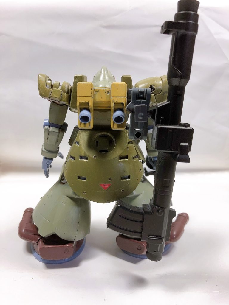 後ろモノアイは本当は可動化させたかったんですが僕の製作技術では実現出来なかったのでHアイズ化しました