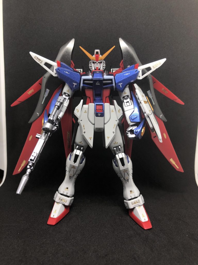 黄色の部分はヴィクトリーゴールド、赤の部分はパールプレミアムレッド、白の部分はパールコールドホワイト、青の部分はプリズムメタリックブルーバイオレット。