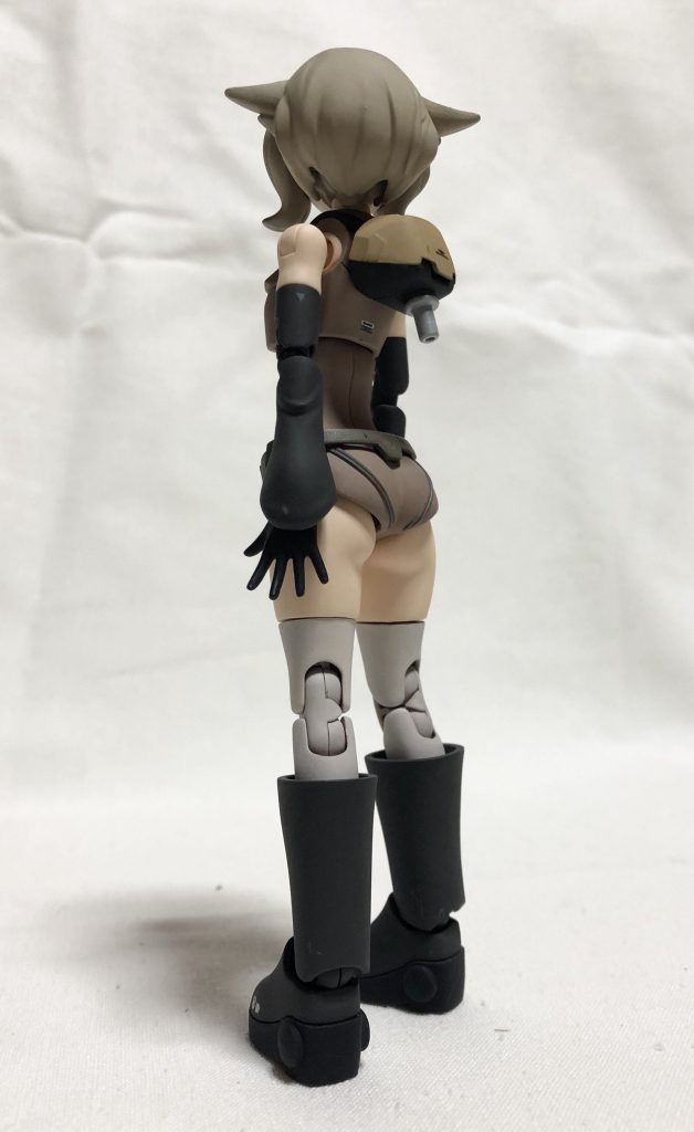 アトラと武装パーツを繋ぐ部分は
阿頼耶識システムをオマージュしてます。
女の子の背中に手術はしたくないのであくまでそれっぽいイメージ…といったかんじ。