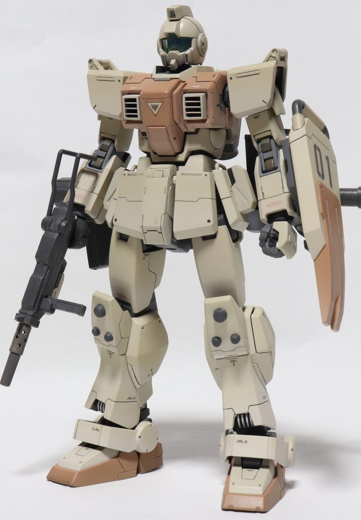 表現したかったのは現代的兵器感かつジムらしい柔らかさ
各部延長短縮幅増し等でバランスを変えてます。