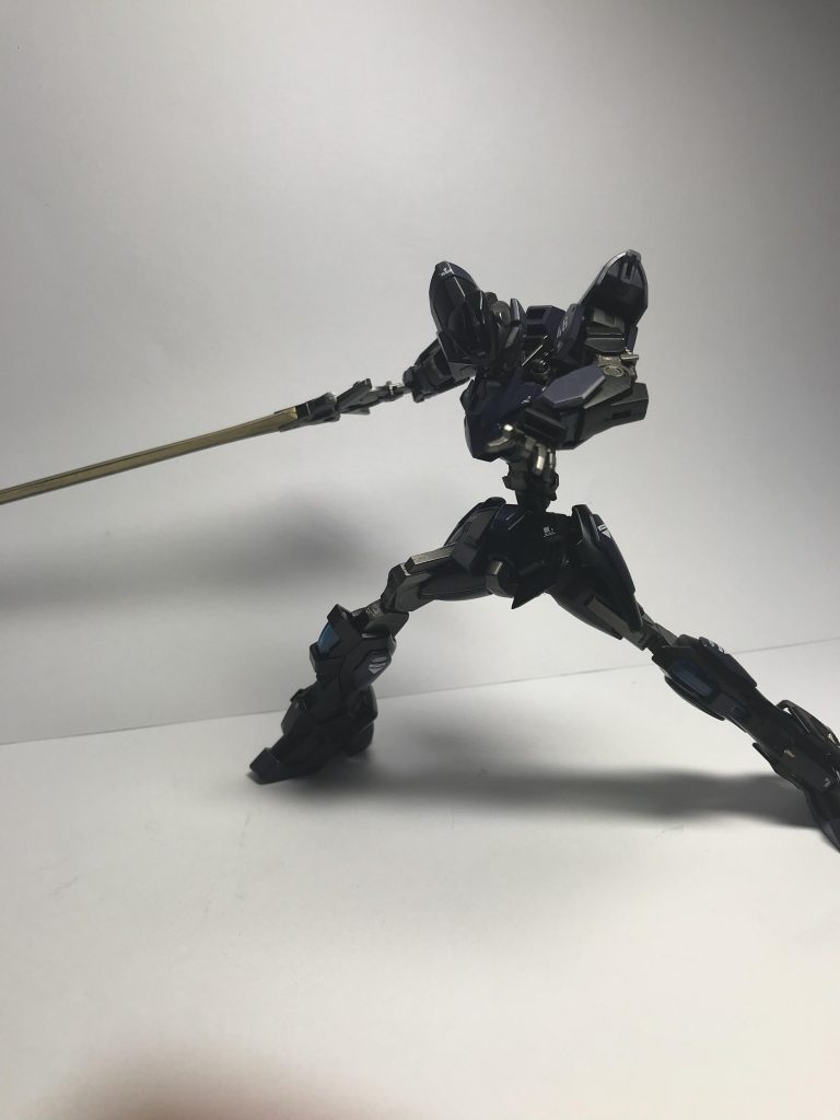 ビフロンス専用のソードです!
切れ味が凄く鍔迫り合いすらできず相手の剣を折るレベルの切れ味です。
設定
発見時ビフロンスと共に置いてあったもので厄祭戦時の物と思われる