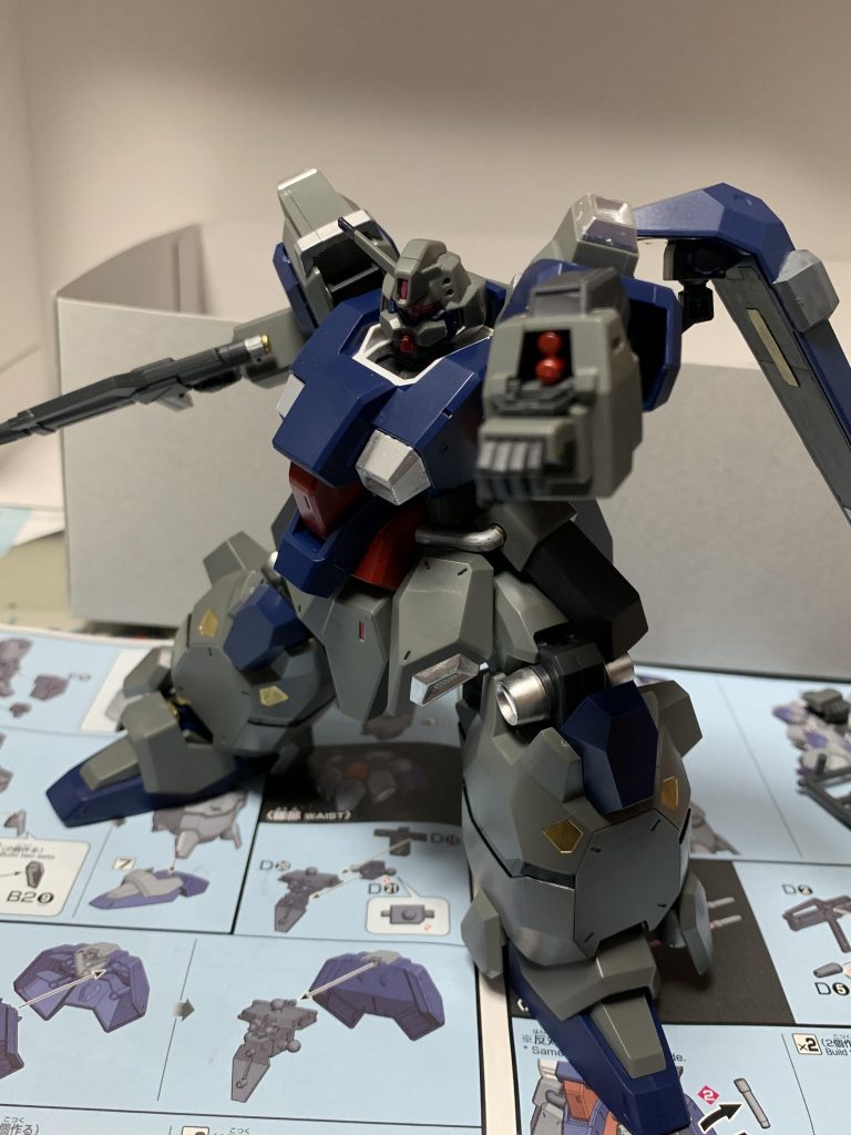 パッケージのポーズで、部分塗装のみの状態ですね。