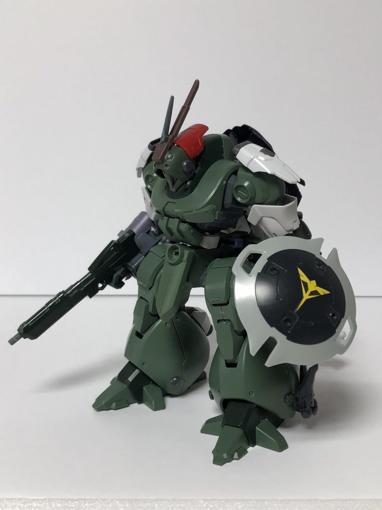 第3段階 連邦VSジオンが発表されて路線変更。何気にヤクトドーガのシールドを
持たせた所、顔がヤクトドーガに似てる事に気付く。