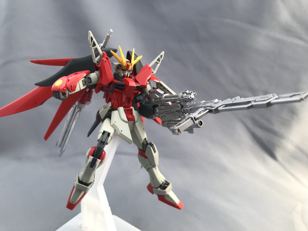 高エネルギー長射程ビーム砲も作例通り組み上げました。
正面へのスライドはアームアームズを使用する事で解決。