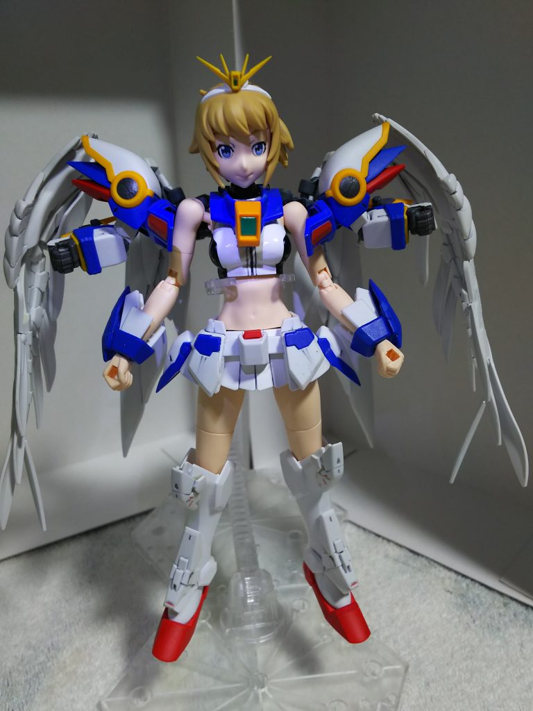 脚部、腕部はＲＧウイングゼロＥＷ、肩と腰はＳＤウイングガンダムＥＷのパーツを追加装甲風に接着してます。