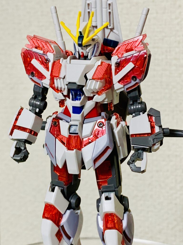 主な塗装箇所は頭部。
脚部クリアパーツの一部の裏面にメタレッド塗り。