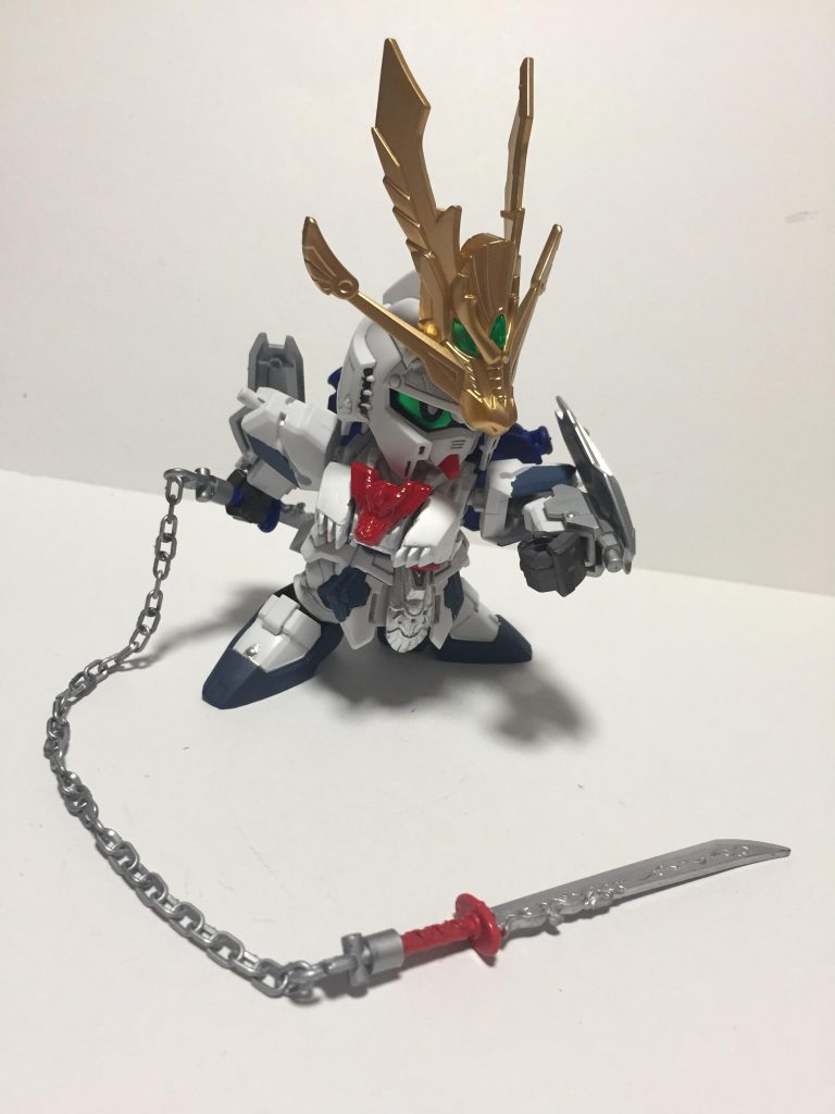 二刀流の武器として使ったり、片方を装備して振り回して投げつけて中距離攻撃に転じる事も。