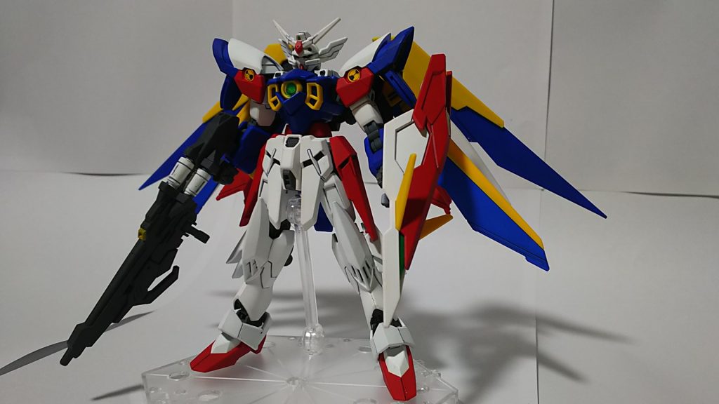 ウイングガンダムセラフィム
リナーシタのバックパックを追加装備して翼を4枚に。
リナーシタのバスターライフルカスタムとシールドに変更。