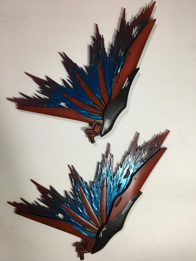 光の翼を宇宙をイメージして塗装しました