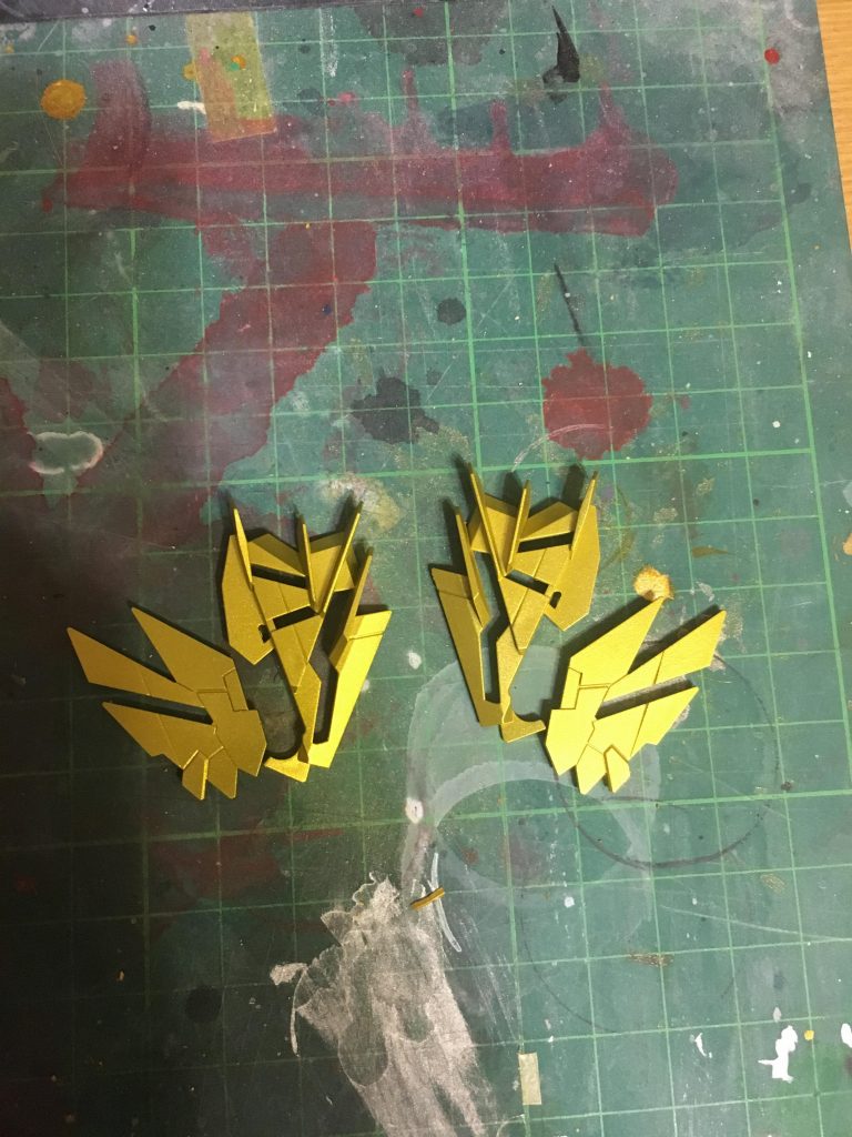 この金は下地にガイアのスターブライトアイアンを使用して上からサイコフレームの時のゴールドを上から吹きました。