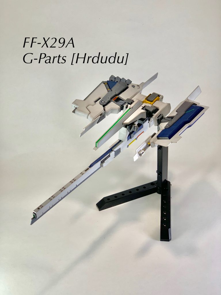 FF-X29A
G-Parts [Hrdudu]

Gパーツ「フルドド」はノーズ・センサー・ユニット、左右非対称のウィング・ユニット、胸部装甲ユニット、コクピット・ブロック、ロング・ブレード・ライフルから構成されている。
他の追加パーツと異なり、それ自体がコクピットを有する独立した航宙戦闘機として運用できる。
