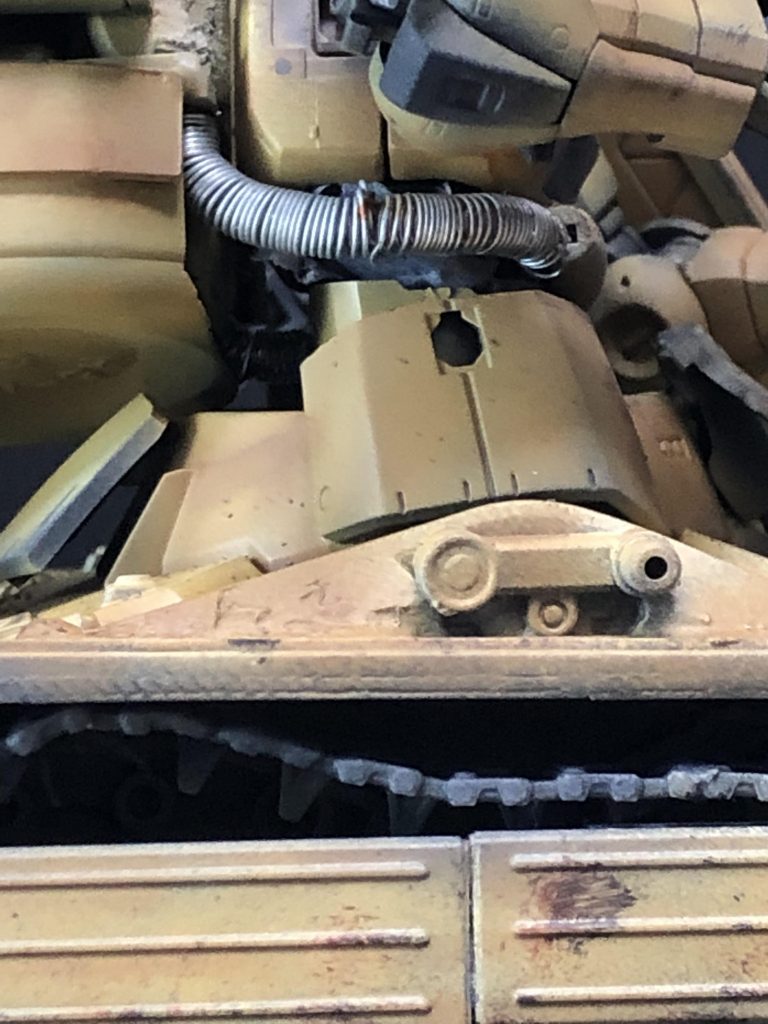 動力パイプを針金で自作。なんか旧式を使い回している感を出したかったのでそれっぽいかな?