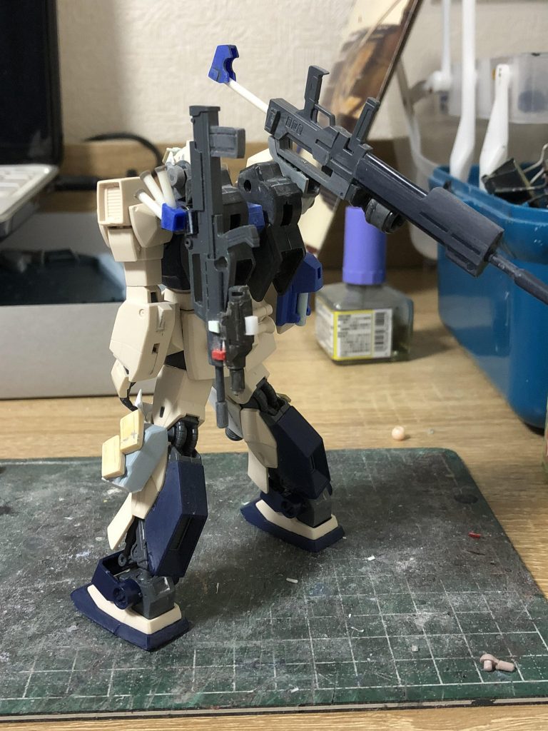 後ろ姿。バックパックはSガンダムの物をベースにして、マウントラッチを追加しています。