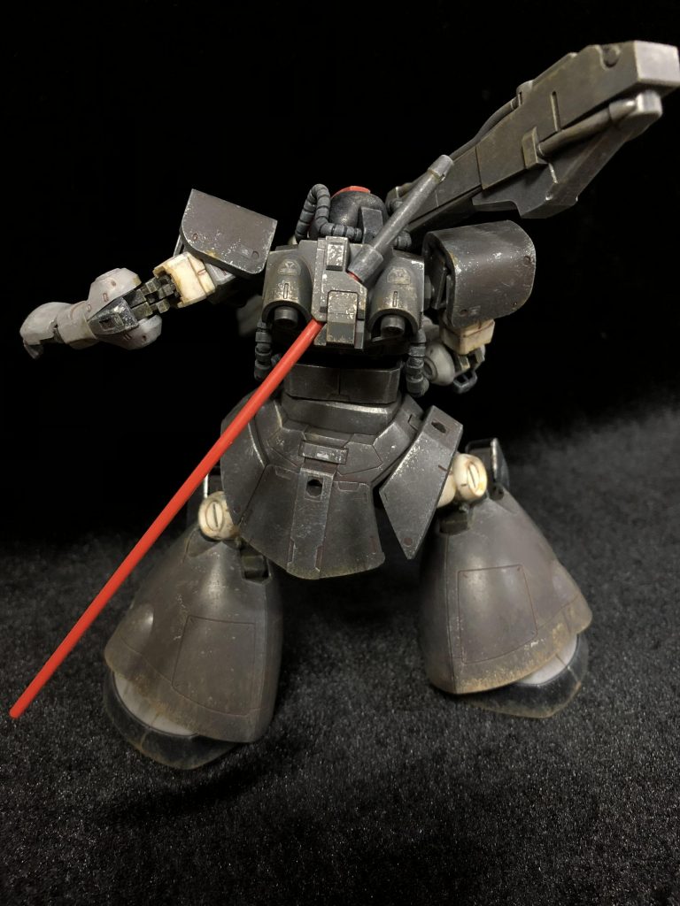 最近の、特にオリジンのキットは良くできてますね。
初代ガンプラなんぞ単色だし動かないしで、ええ時代になったな〜と。