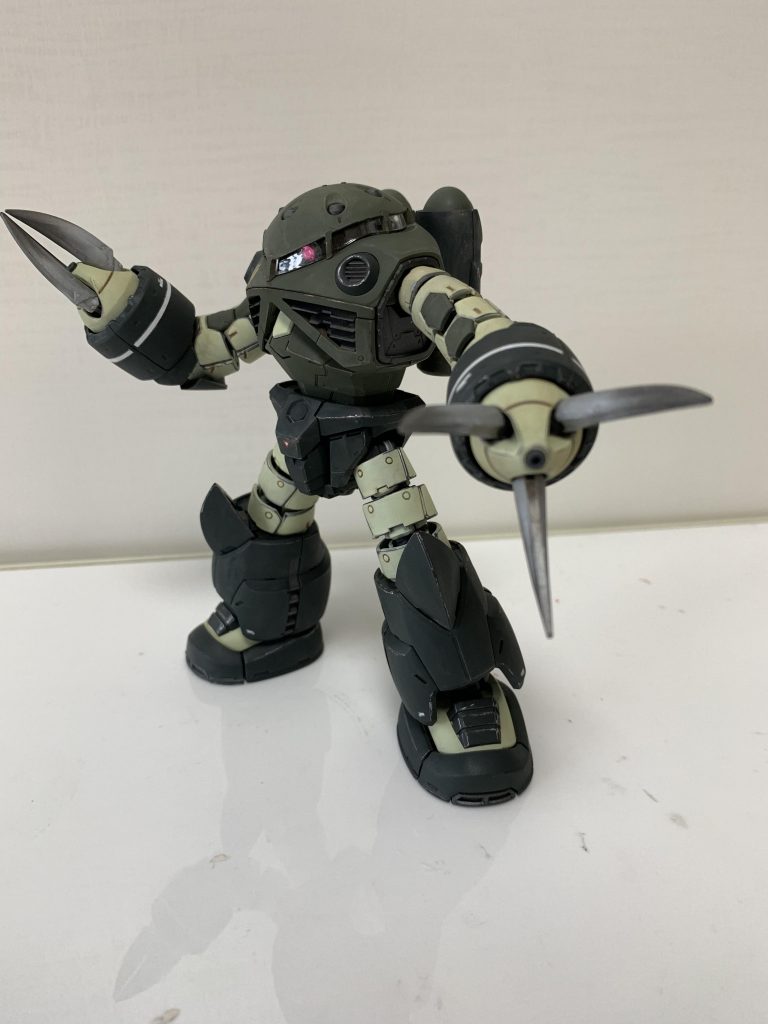 ボディ：オリーブグリーン
腕・脚・腰・背面タンク：ブラックグリーン
蛇腹部分：ダックエッググリーン
爪：シルバー
内部メカ：焼鉄色
下地：黒サフ+シルバー
（いずれもクレオス）を使用してます。