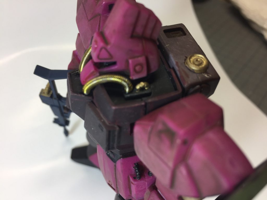 動力パイプは銀のモビルスプリングにマッキーの黄色で金色に。他はメタルコートのブラス塗布後、綿棒で磨いてます