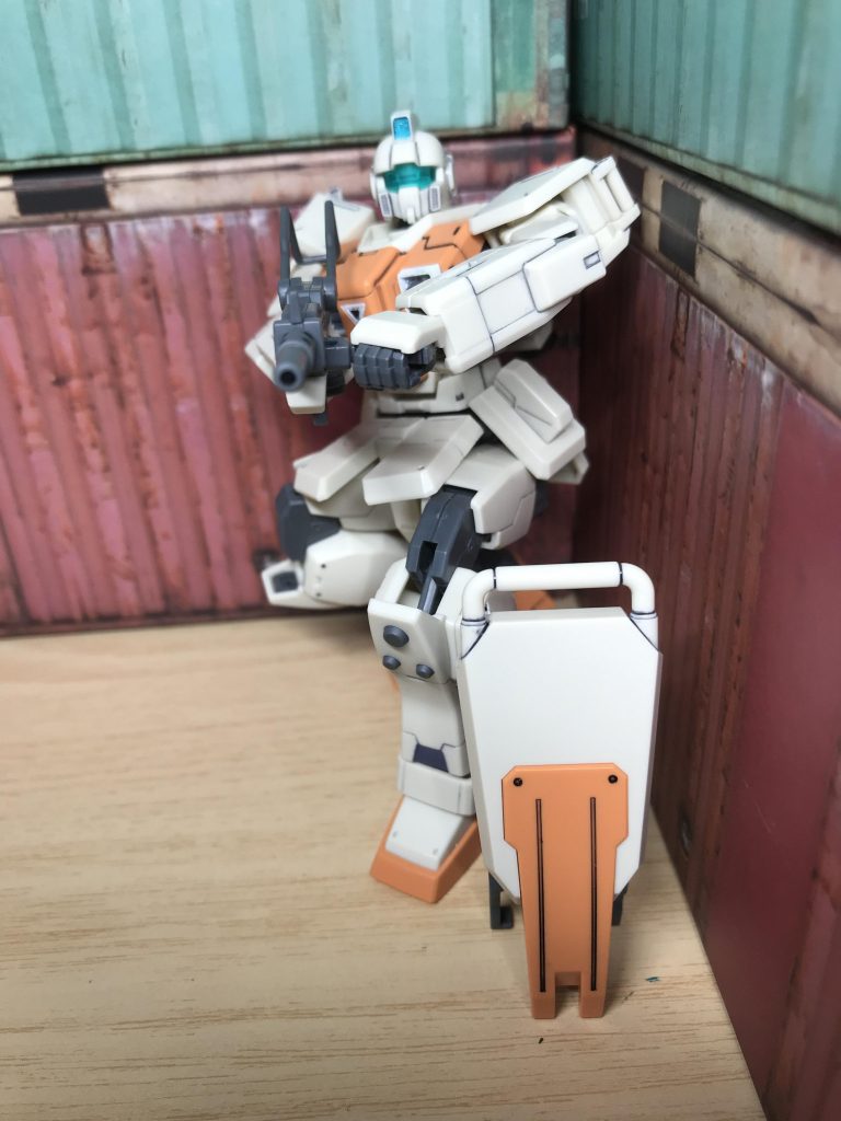 まずはマシンガンで威嚇射撃！