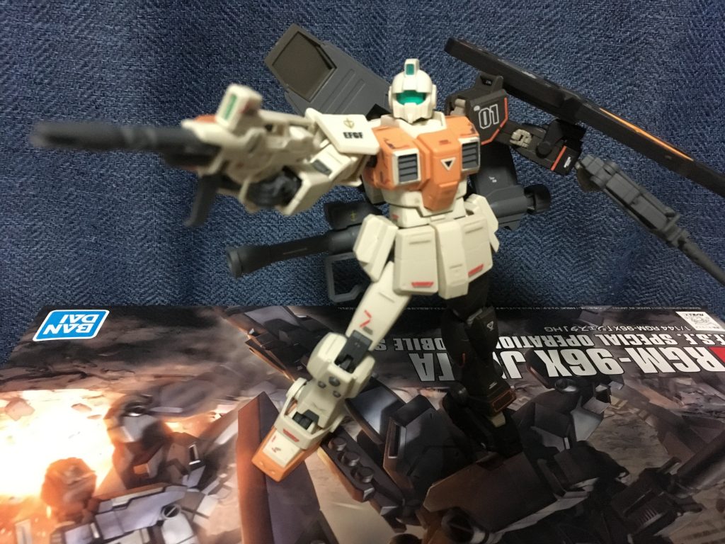 ジムキットにはビームライフルが付いていなかったのでEz8の物を流用