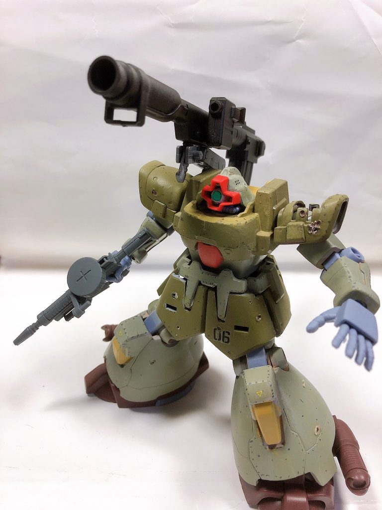 ドムトロの携帯武装であるラケーテンによる砲撃効果の高さをより活かすためサブアームを取り付け位置調整ができる中距離支援用にしました