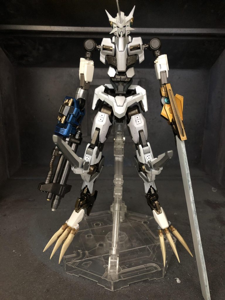 この辺りから欲がではじめたのか、頭身を上げるなんて初心者モデラーにとっては無謀な挑戦を始めたようです。