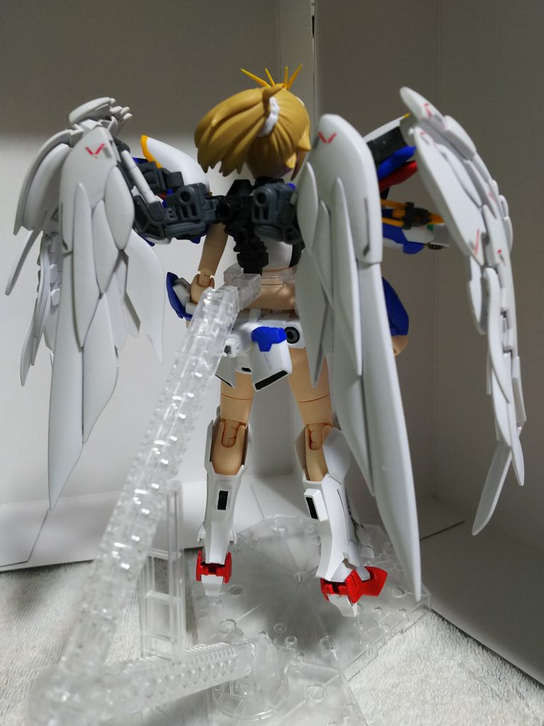 ＲＧウイングゼロＥＷの翼をボールデンアームズを使って取り付けました。