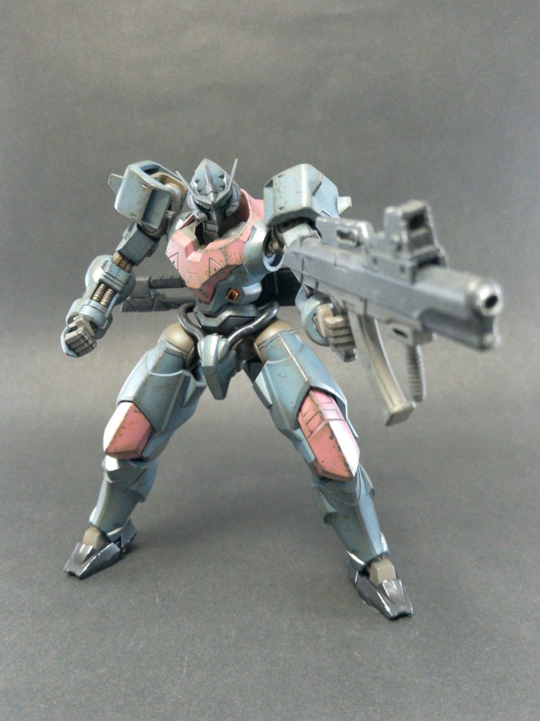 ライフルはスコープと持ち手を追加