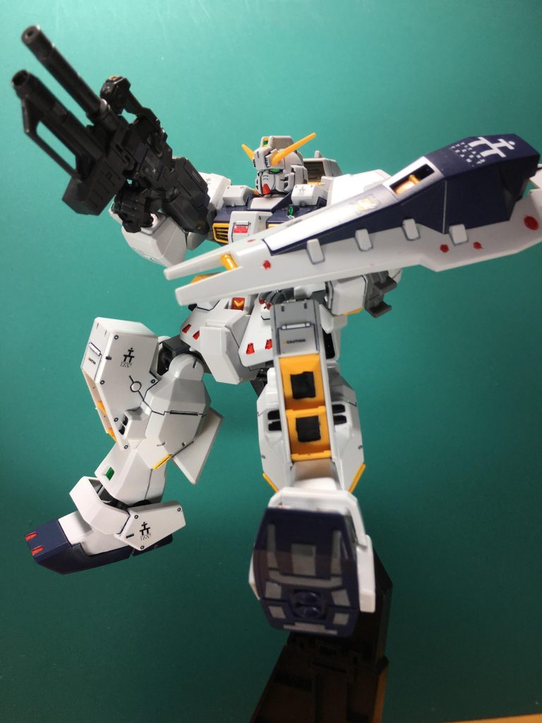 　シールドブースターは発表順では「センチネル」のMk-Vが初だと思いますが、時系列順ではヘイズルが初めてなのかな、と思っています。いかにも重そうな見た目でしたが、見た目に反して軽かったです。