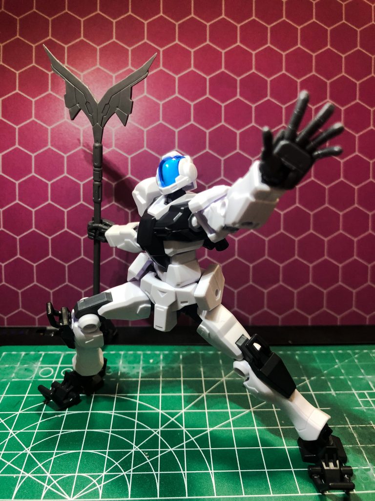 方向性が定まった辺りで撮った一枚。次元ビルドナックルズが使い勝手良く、動きの表現に最適だったのだが、角版が探し回ってもなかなか見つからなかったのが困った。