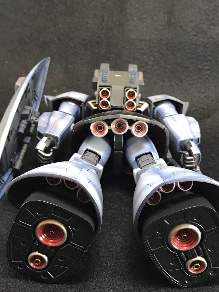 旧キットからのバックパックは設定に寄せる為、削りこみ。ライデン機等よりシンプルなデザインなのであまり苦労はしませんでしたが、ノズルの可動部の為に後ハメが面倒でした。